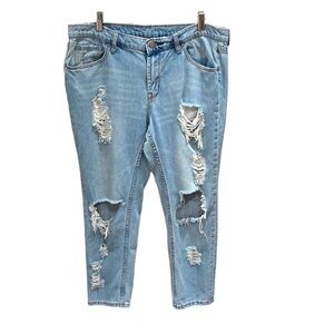 BDG Distressed Ripped Slim Boyfriend Jeans SZ 31